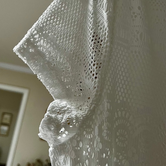 Banana Republic Cream crochet lace dress , lined , size Medium, gently loved - Picture 7 of 13